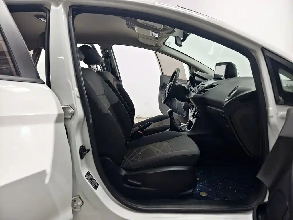 Ford Fiesta — миниатюра 13
