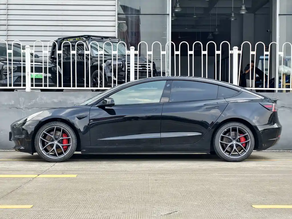 Tesla Model 3 — миниатюра 5