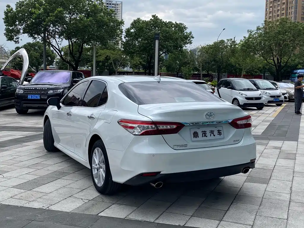 Toyota Camry — миниатюра 14