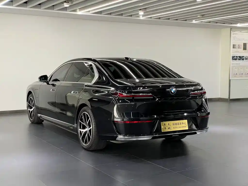 BMW i7 — миниатюра 18