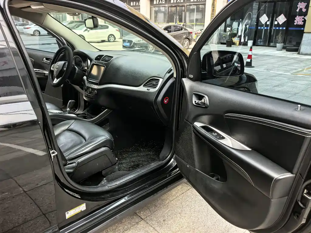 Dodge Journey — миниатюра 10