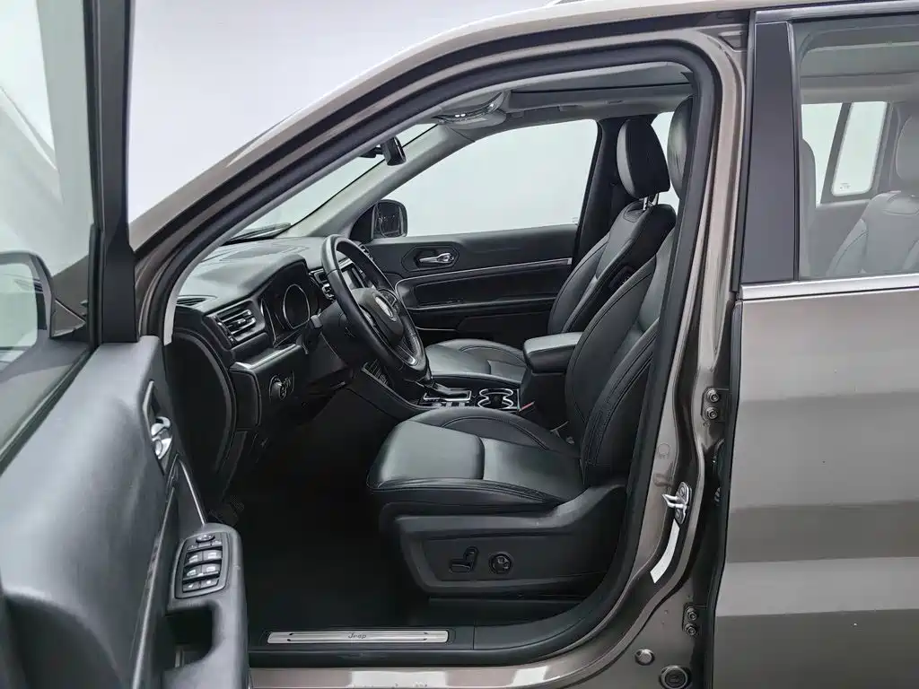 Jeep Grand Commander — миниатюра 10