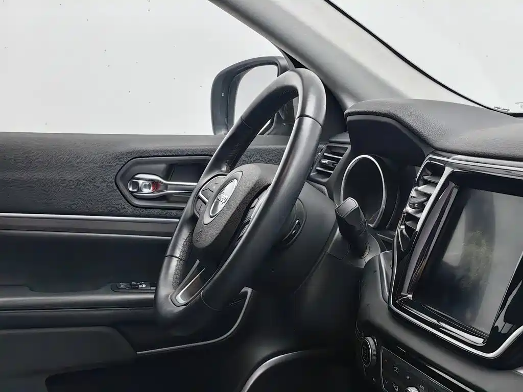 Jeep Grand Commander — миниатюра 22