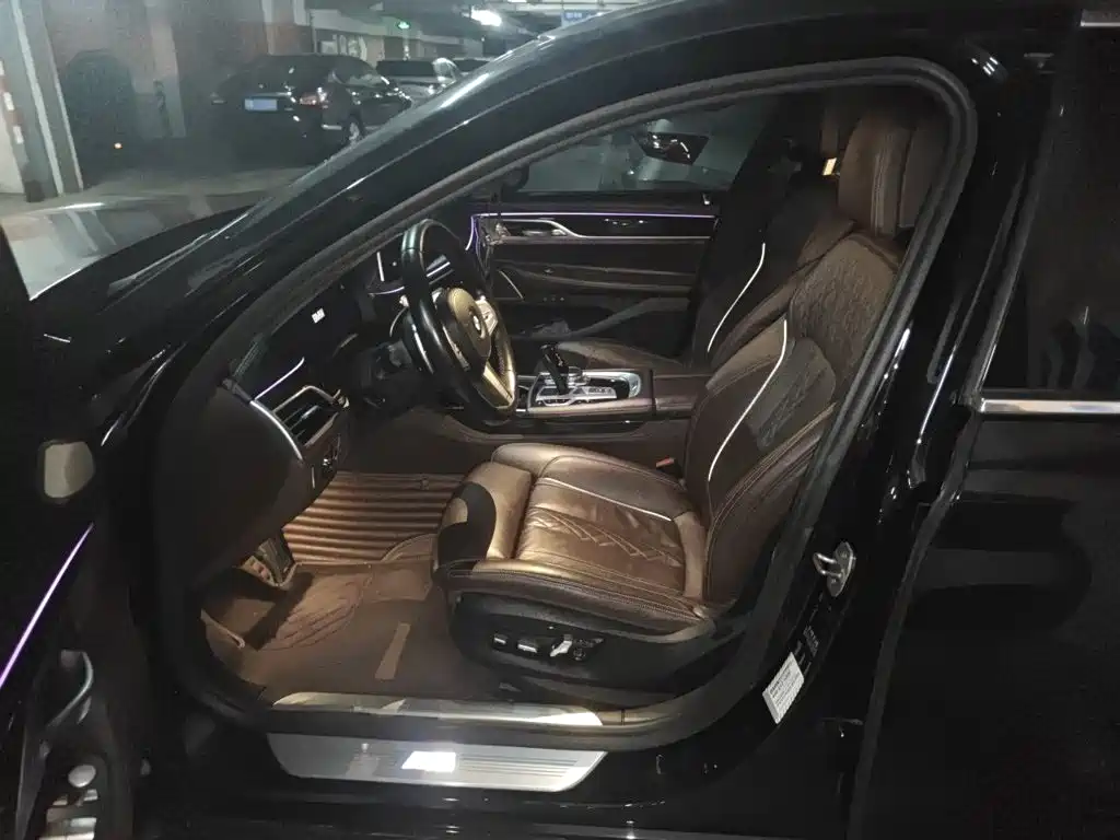 BMW 7 Series — миниатюра 12