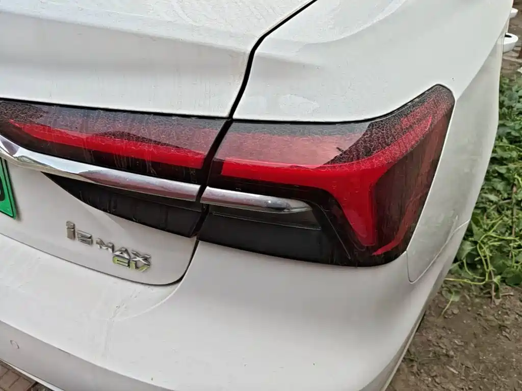 Roewe i6 MAX New Energy — миниатюра 8