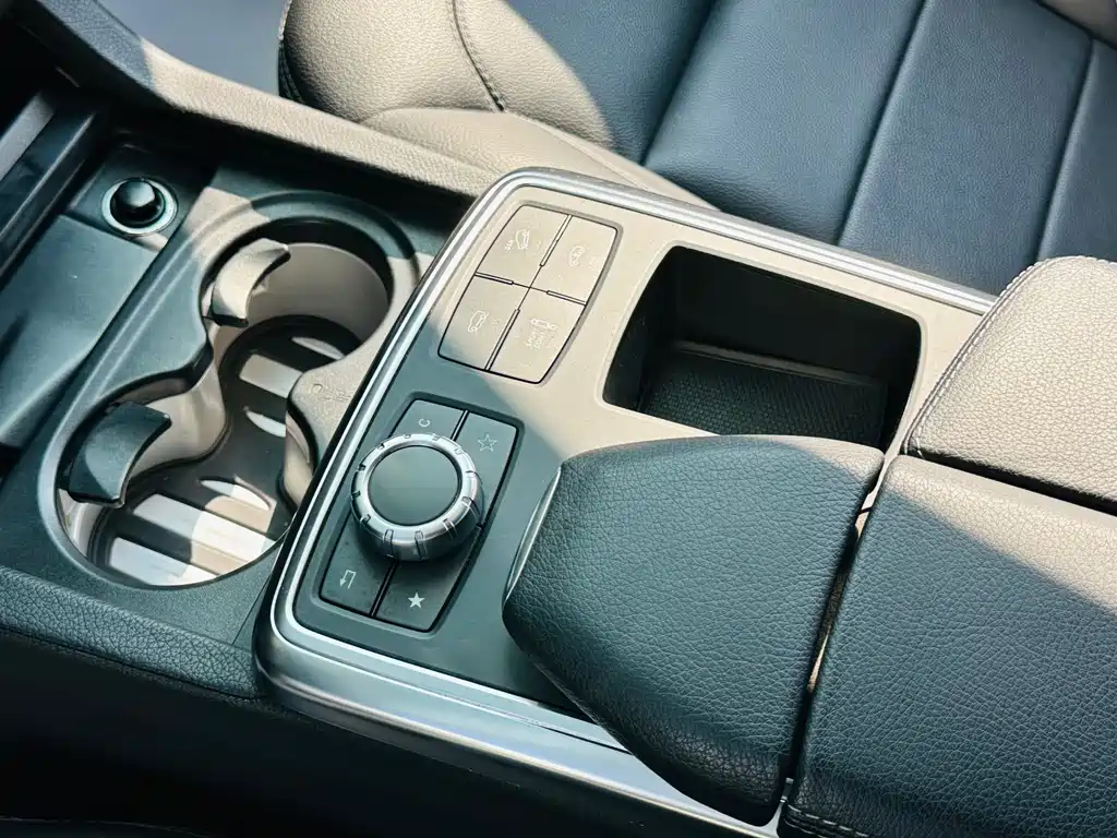 Mercedes-Benz M-Class — миниатюра 12