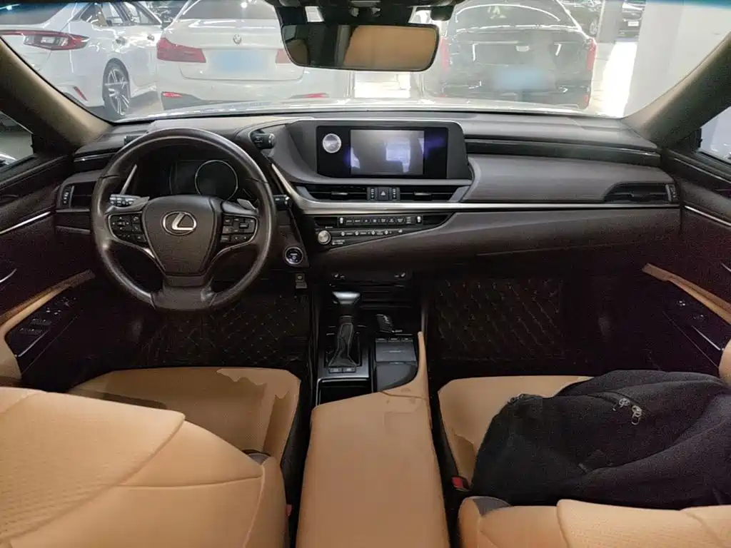 Lexus ES 2021 300h