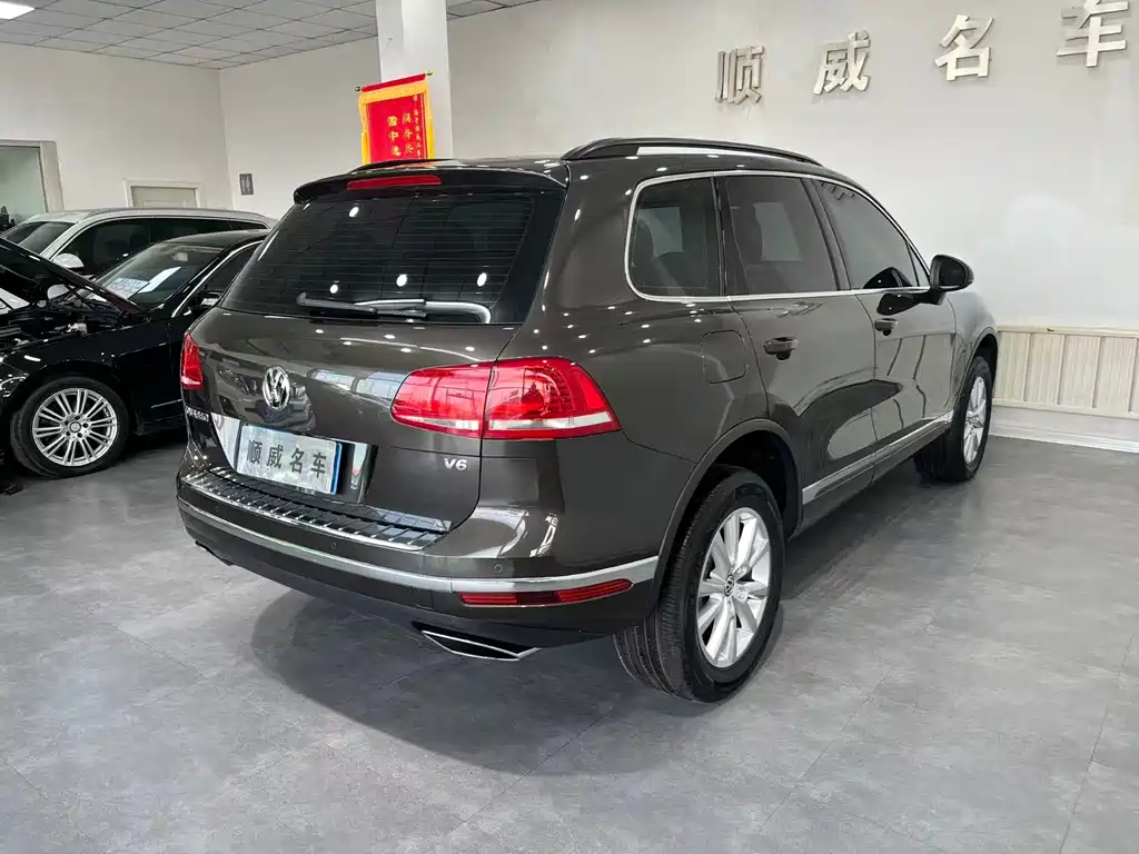 VOLKSWAGEN TOUAREG