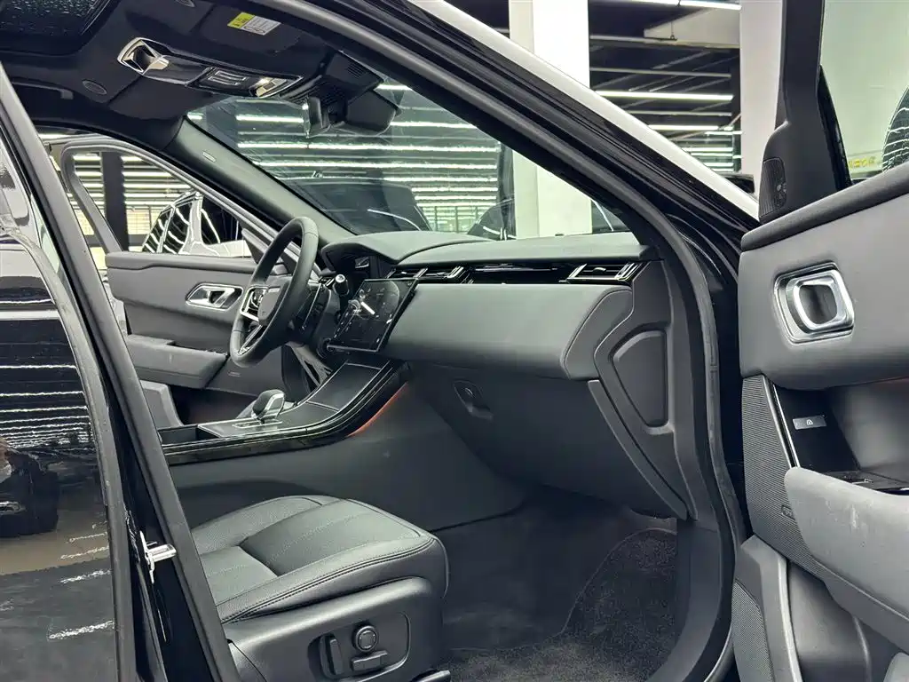Land Rover Range Rover Velar 2025 Dynamic SE