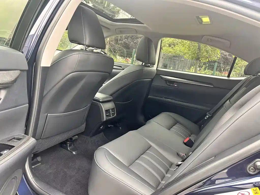 Lexus ES 2015 300h Comfort