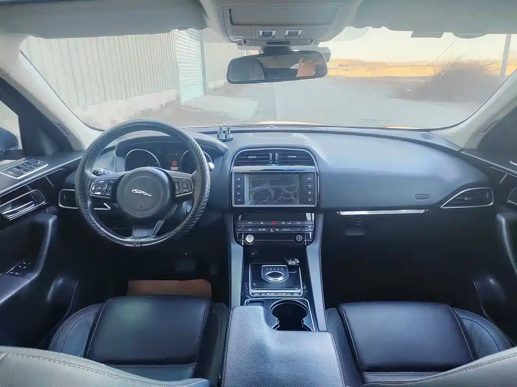 JAGUAR F PACE