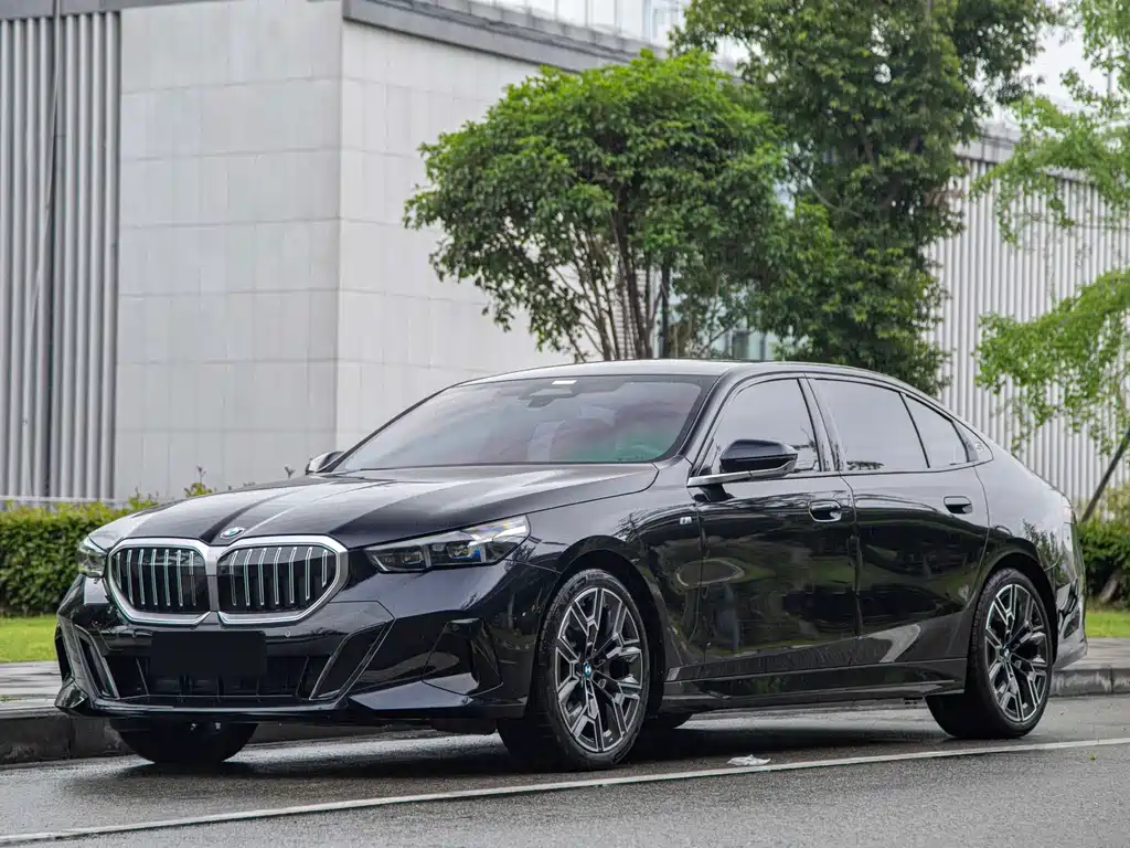 BMW 5 Series 2025