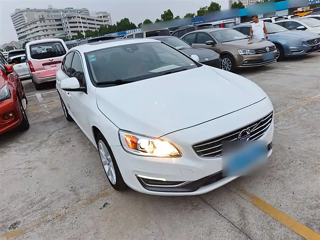VOLVO S60