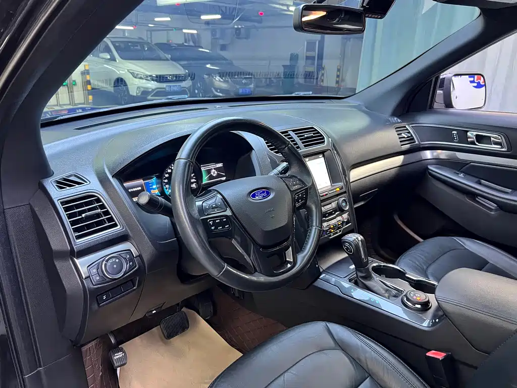 Ford Explorer (Import) — миниатюра 9