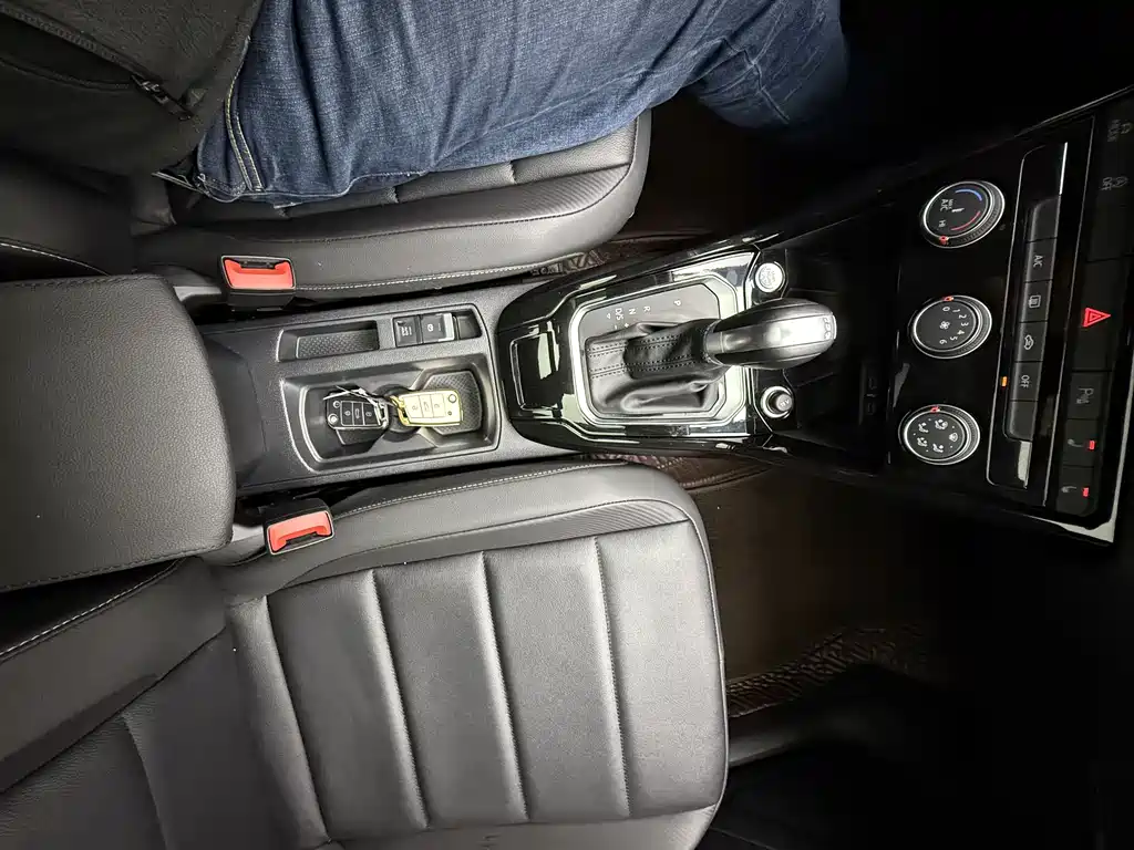 VOLKSWAGEN T ROC EXPLORING SONGS