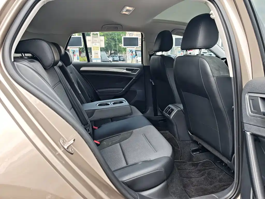 Volkswagen Golf — миниатюра 24