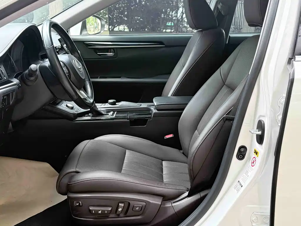 Lexus ES 2017 200 30