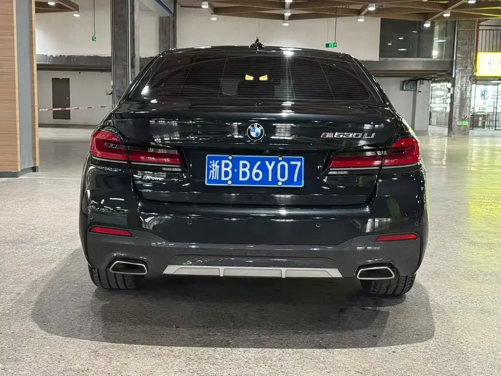 BMW 5 Series — миниатюра 7