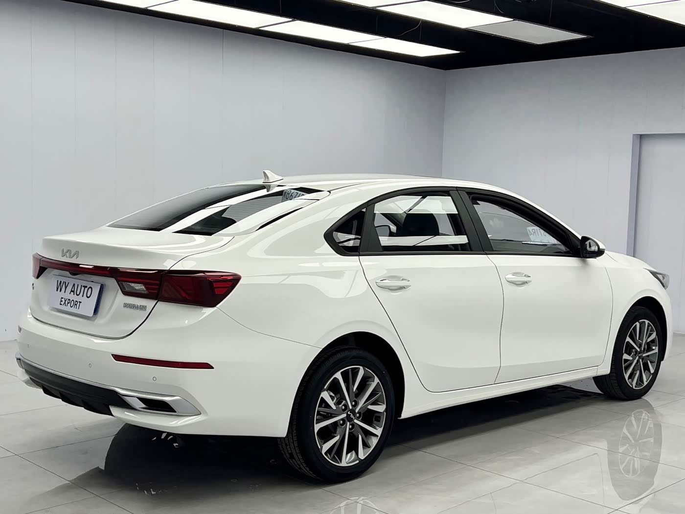 Kia K3 1.5 л 2022 г. Белый, пробег 21000 км
