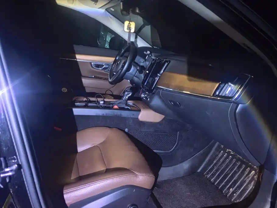 Volvo S90 — миниатюра 8
