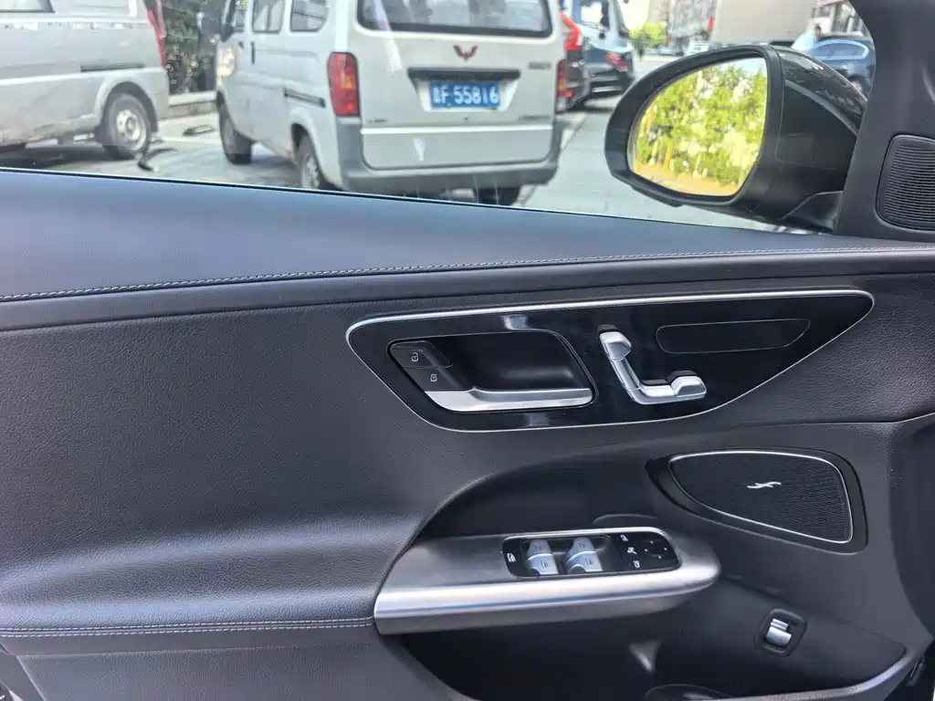 Mercedes-Benz C-Class — миниатюра 10