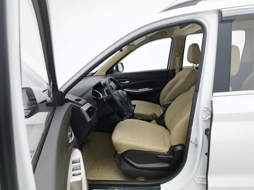 Wuling Hongguang — миниатюра 10