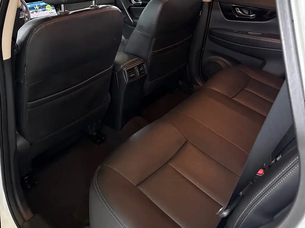 Nissan X-Trail — миниатюра 11