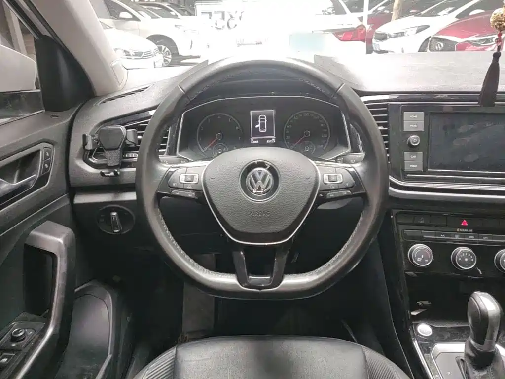 Volkswagen T-Roc — миниатюра 11