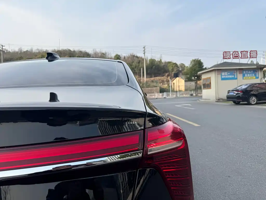 Hongqi H5 2023 2.0T AT