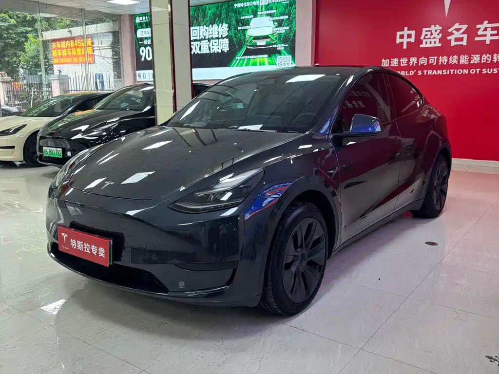 Tesla Model Y 2024