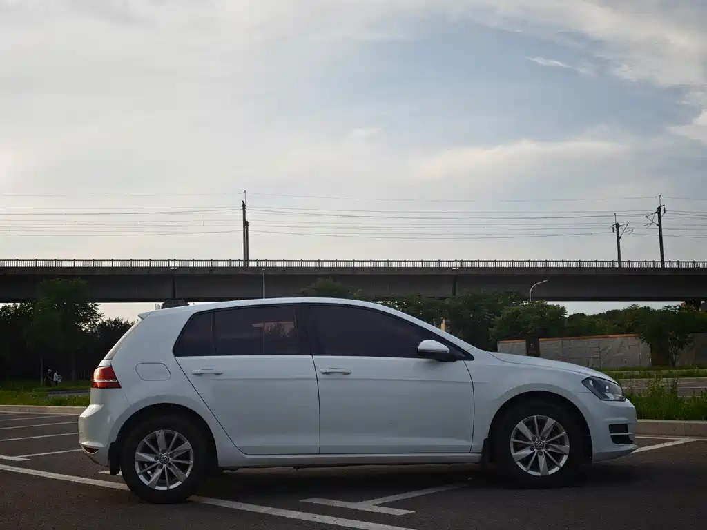 Volkswagen Golf 2014 1.6L AT Fashion