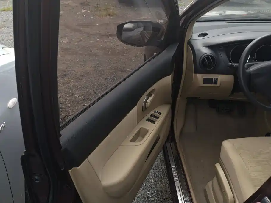 Nissan Livina — миниатюра 7