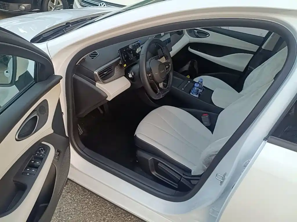 BYD Seal 05 DM-i — миниатюра 16