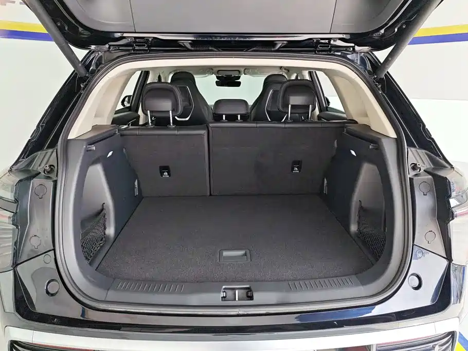 Hongqi Hongqi HS3 PHEV — миниатюра 4
