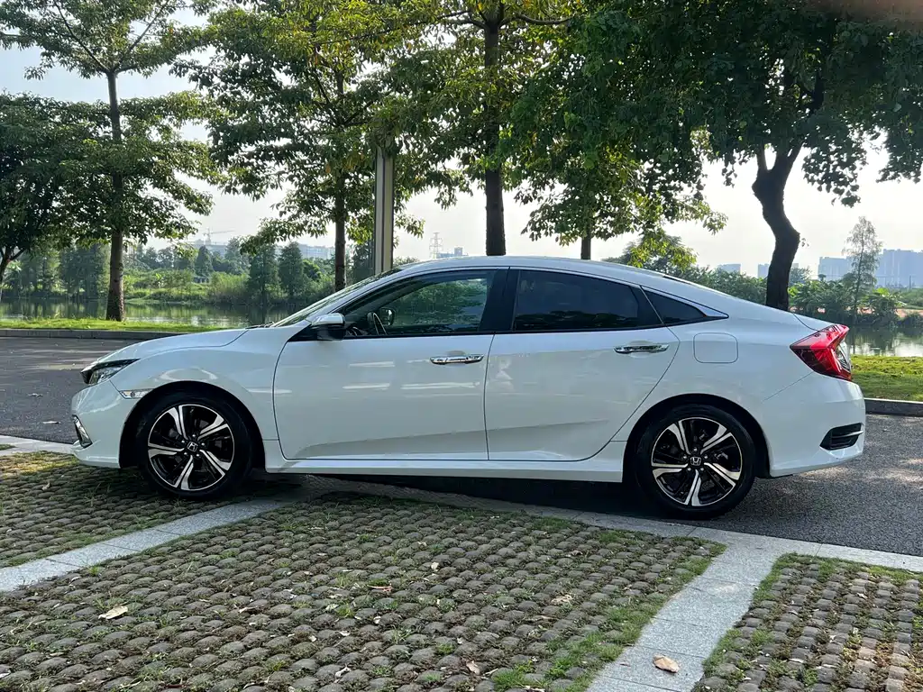 Honda Civic — миниатюра 8
