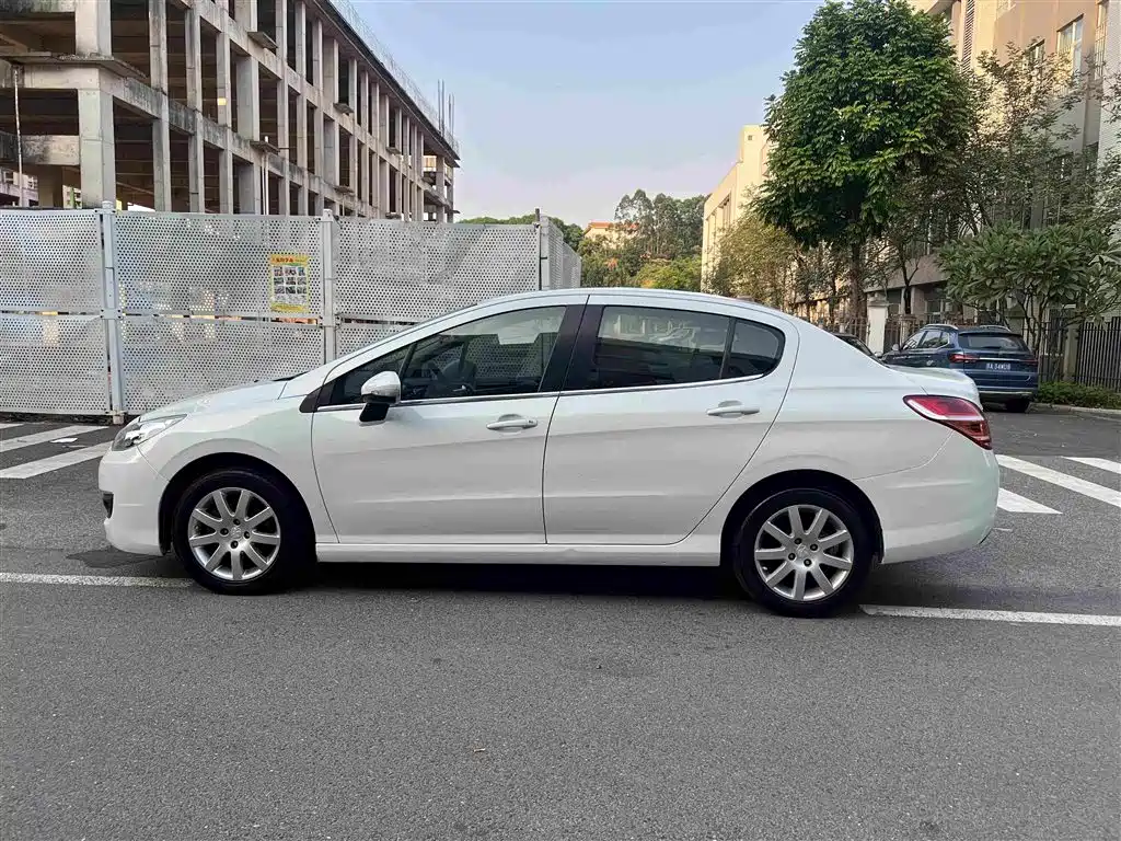 Peugeot 308 — миниатюра 2