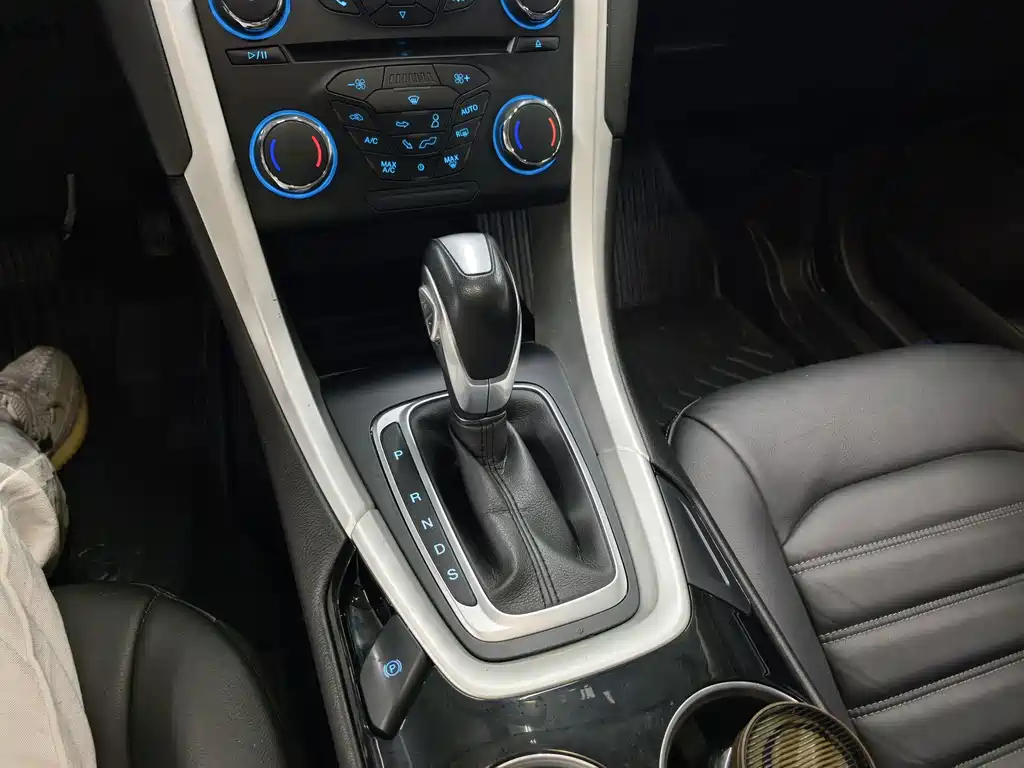 Ford Mondeo — миниатюра 13