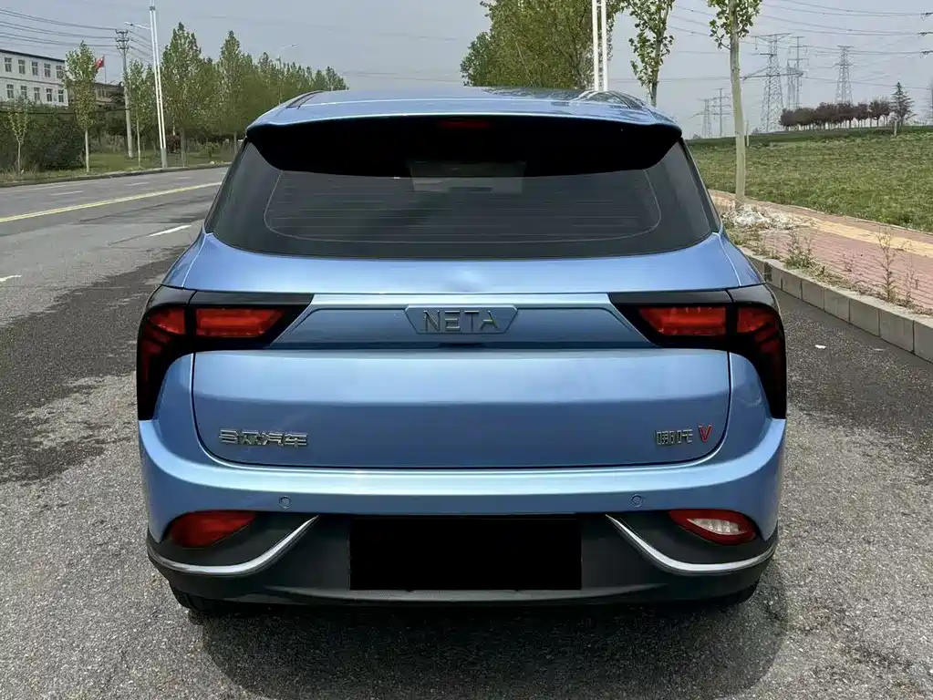Neta V 2022 400