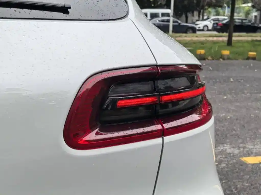 Porsche Macan — миниатюра 10