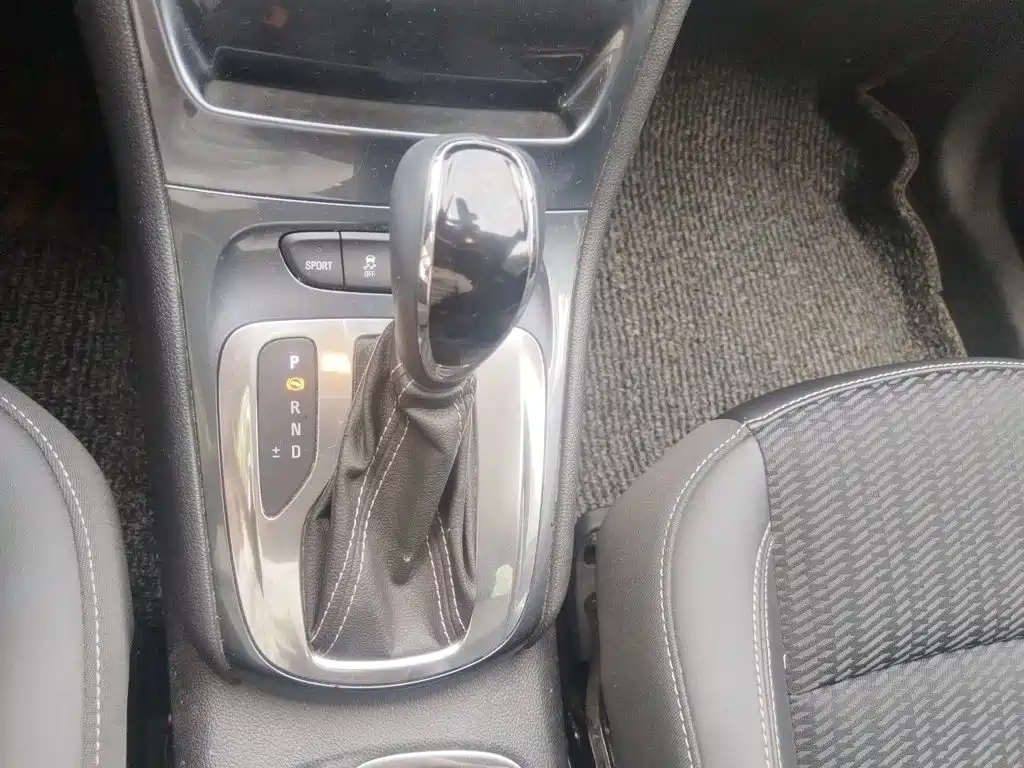 Buick Verano — миниатюра 10
