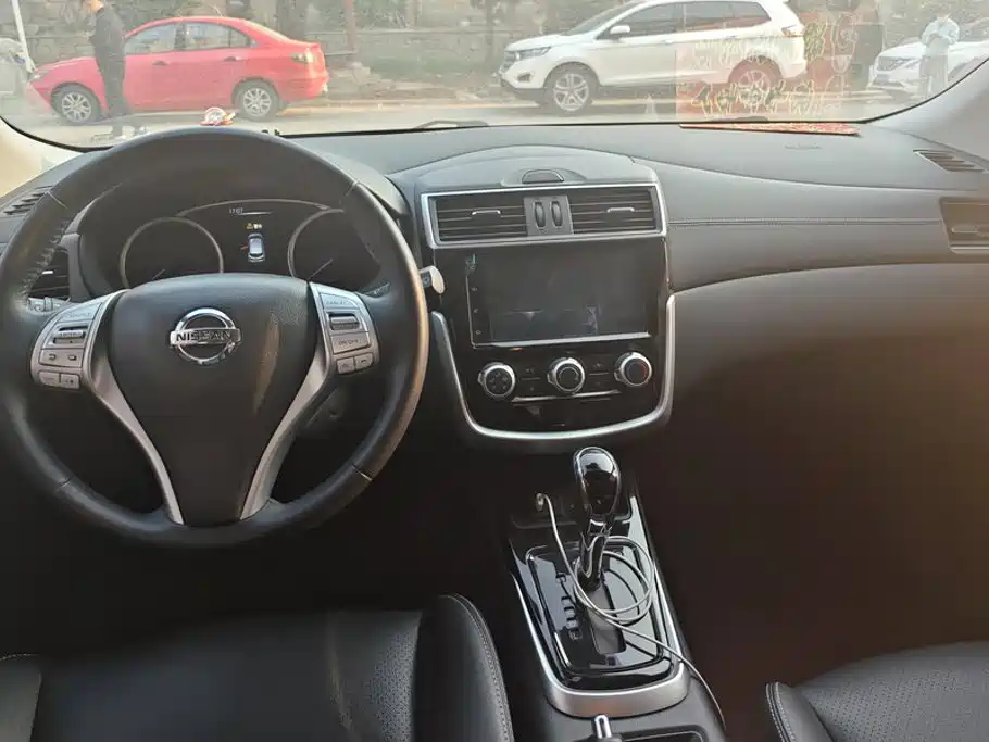 Nissan Tiida — миниатюра 12
