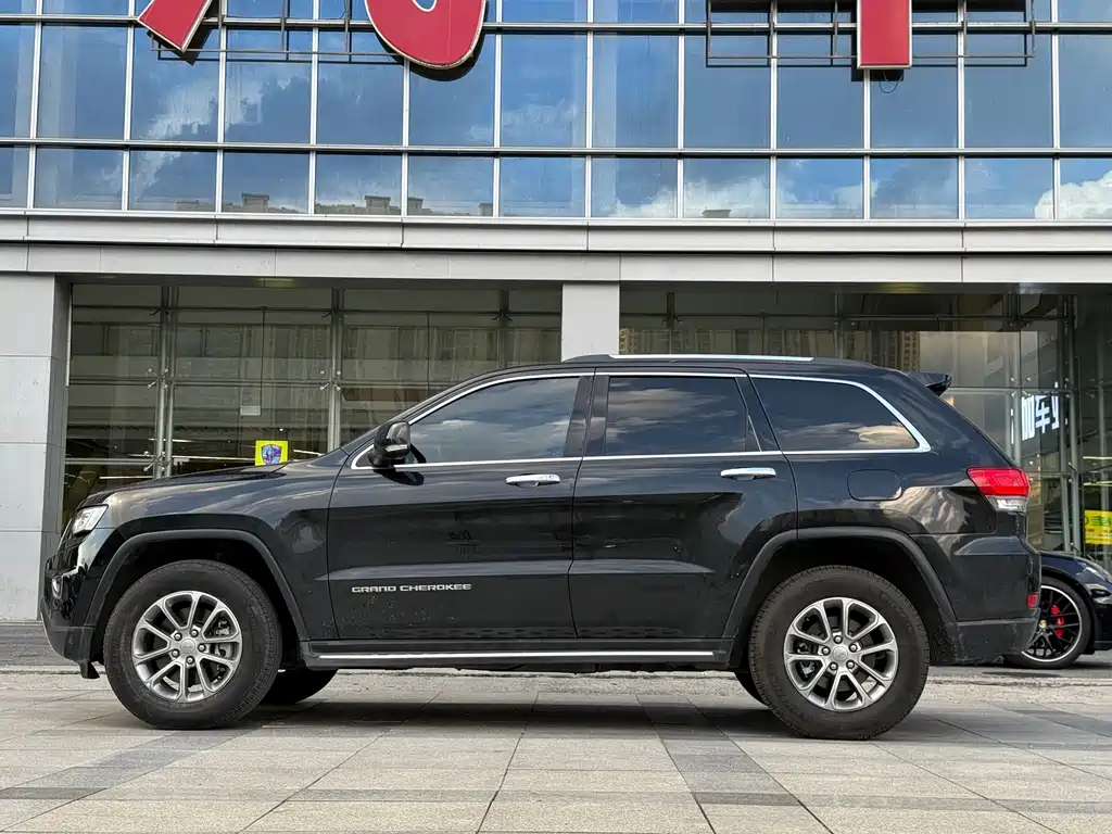 Jeep Grand Cherokee (Import) — миниатюра 3