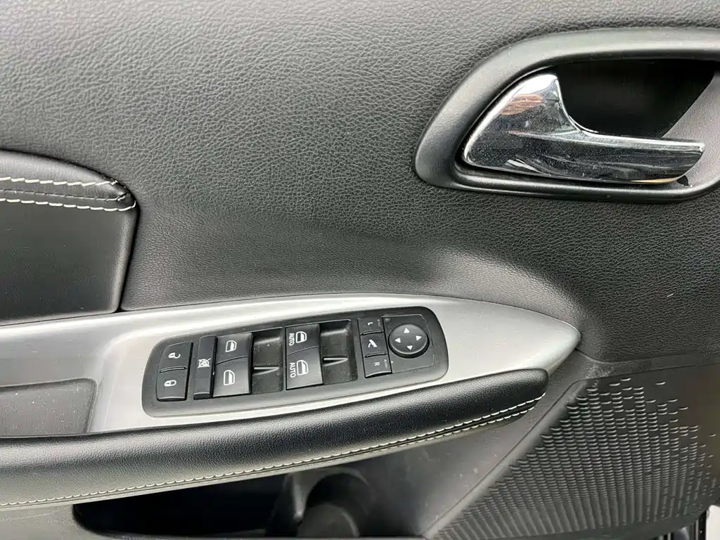 Dodge Journey — миниатюра 4