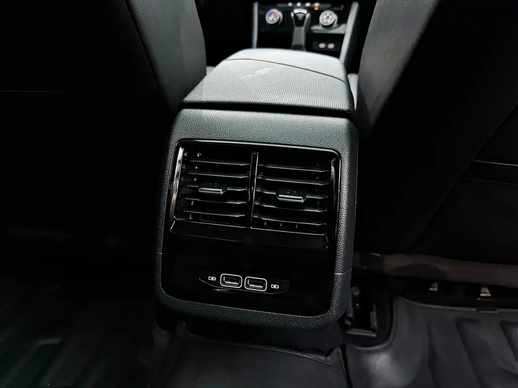 Volkswagen Sagitar 2023 300TSI DSG
