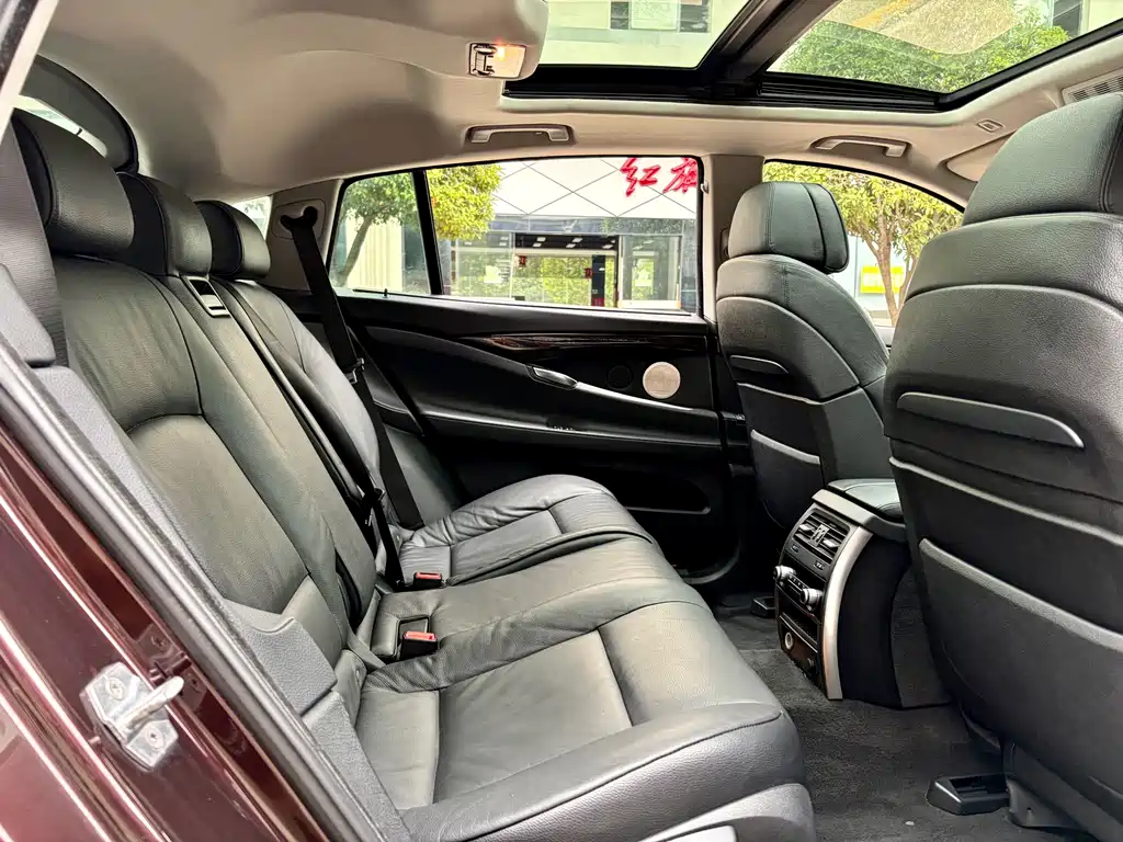 BMW 5 Series GT — миниатюра 9