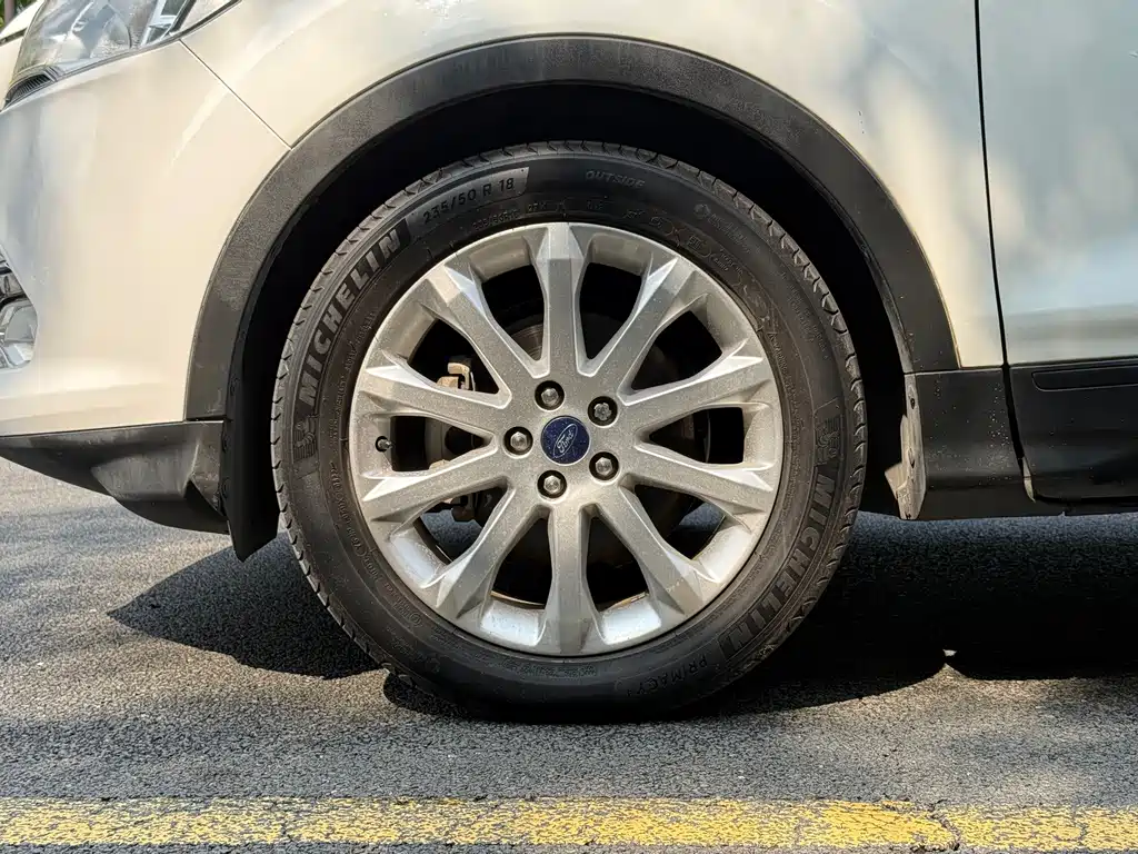Ford Kuga — миниатюра 16