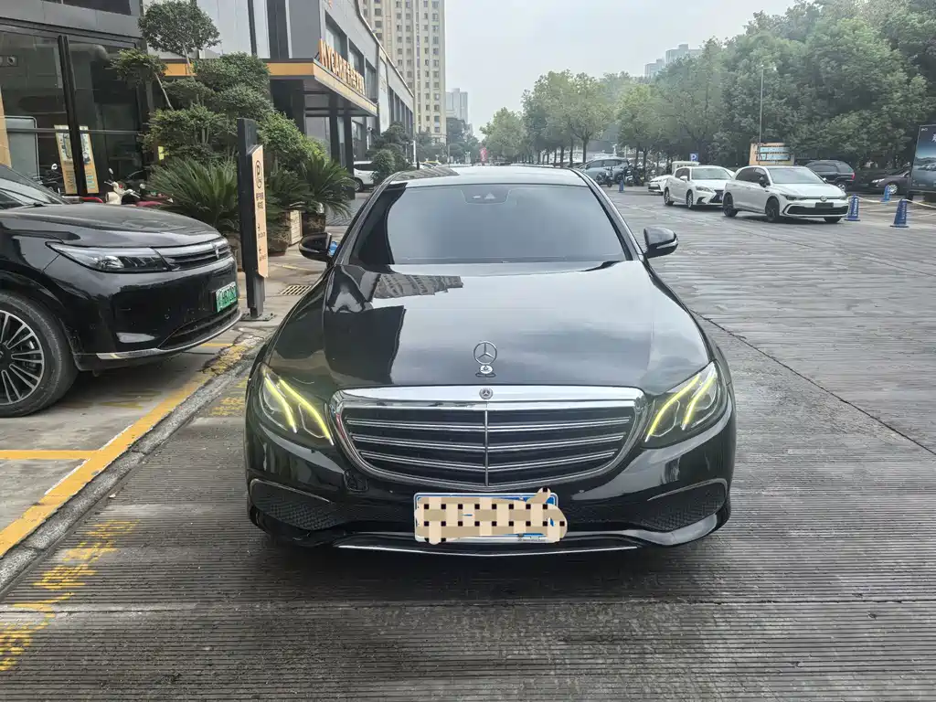 Mercedes-Benz E-Class — миниатюра 2