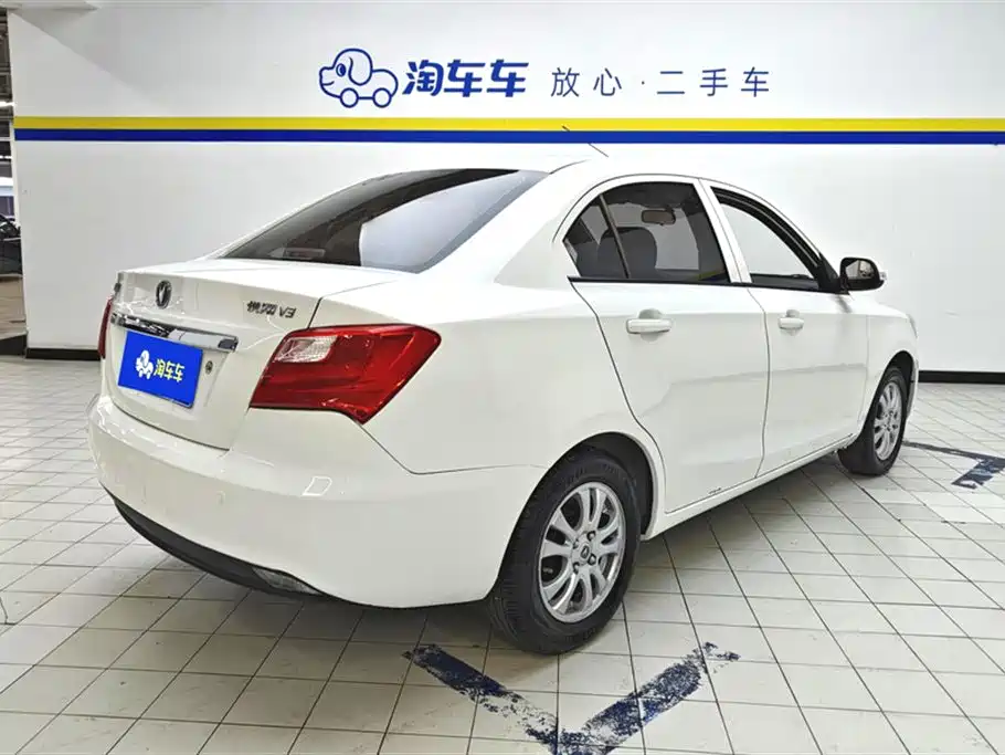 CHANGAN YUEXIANG V3