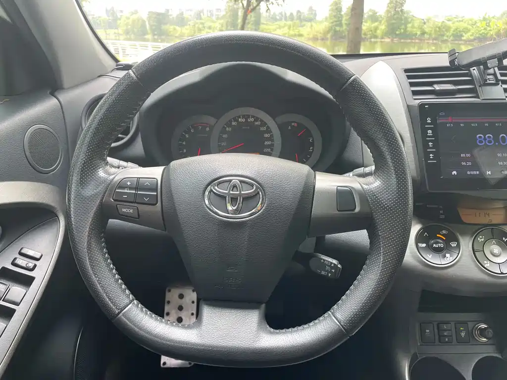 Toyota RAV4 — миниатюра 19