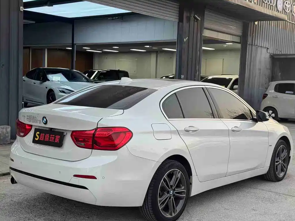 BMW 1 SERIES
